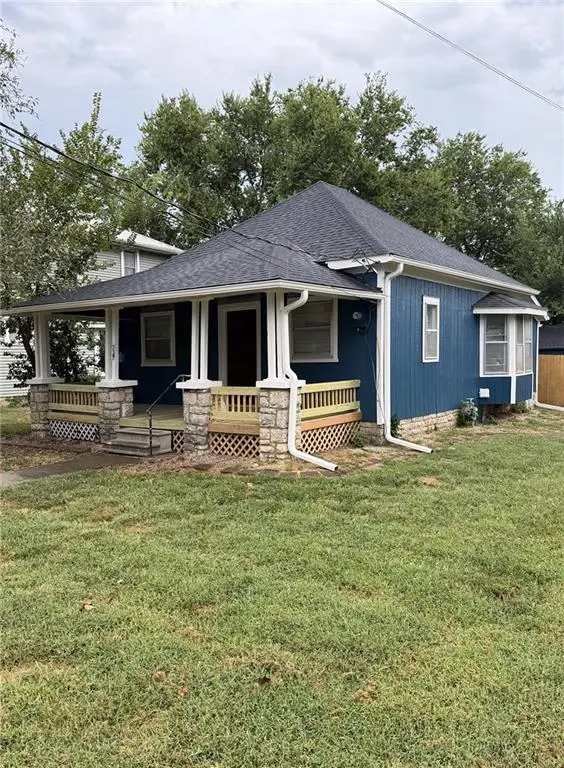 339 Pacific Avenue, Osawatomie, KS 66064 - #2