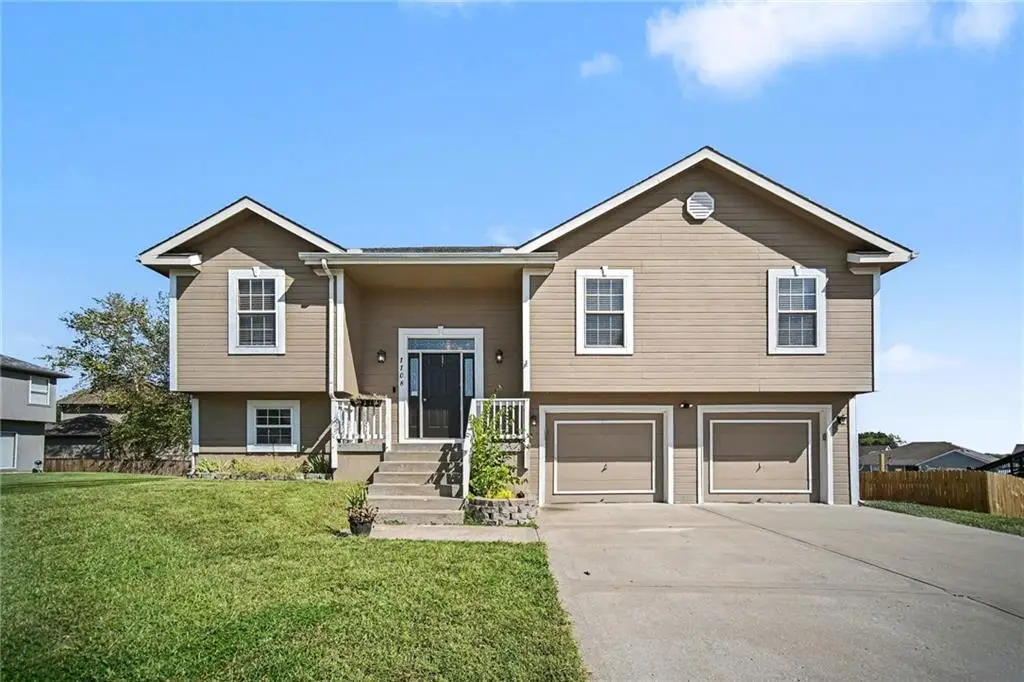 1108 E 18th Street, Kearney, MO 64060 - #1
