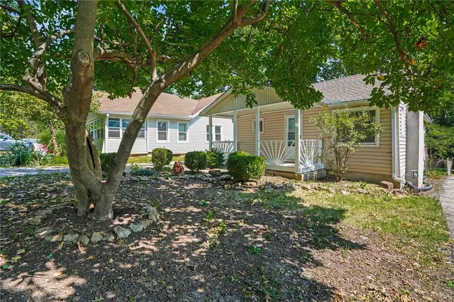 7811 Summit Street, Kansas City, MO 64114 - #3