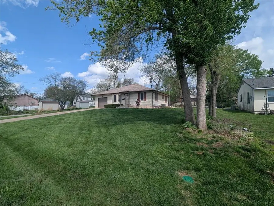 701 S Oakland Street, Harrisonville, MO 64701 - #3
