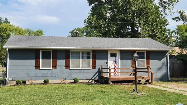 1002 Oakvale Drive, Harrisonville, MO 64701