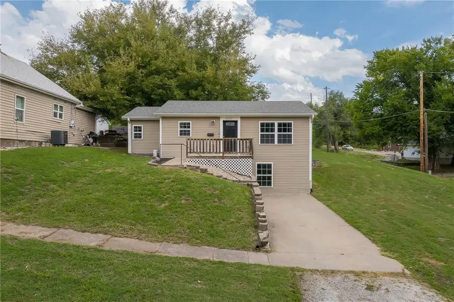 3325 Locust Street, Saint Joseph, MO 64501 - #2