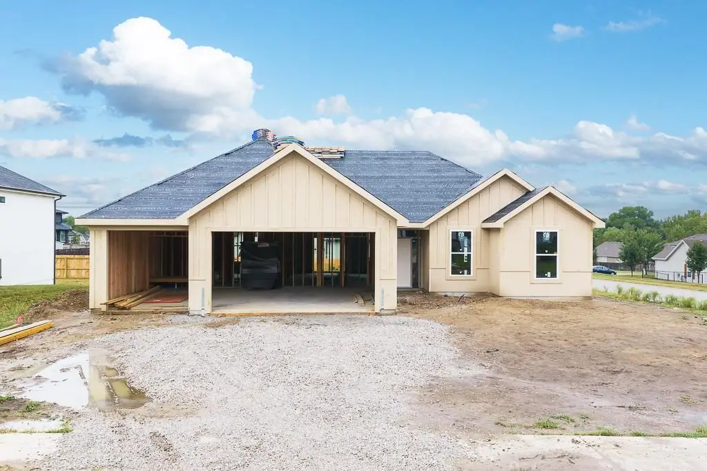 2706 Stone Creek Avenue, Tonganoxie, KS 66086 - #1