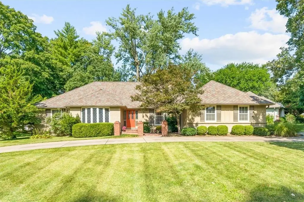 8124 Granada Road, Prairie Village, KS 66208 - #1