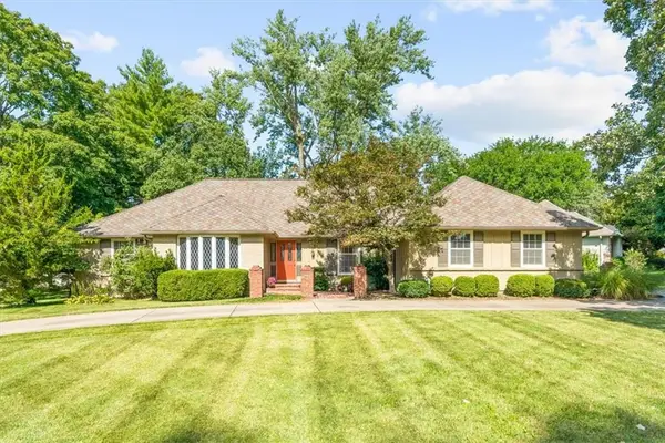 8124 Granada Road, Prairie Village, KS 66208