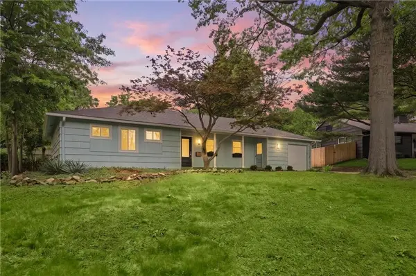 7740 Briar Drive, Prairie Village, KS 66208