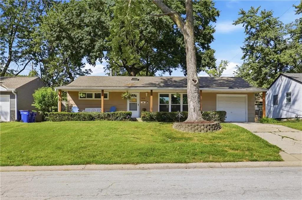 5914 N Park Avenue, Gladstone, MO 64118 - #1