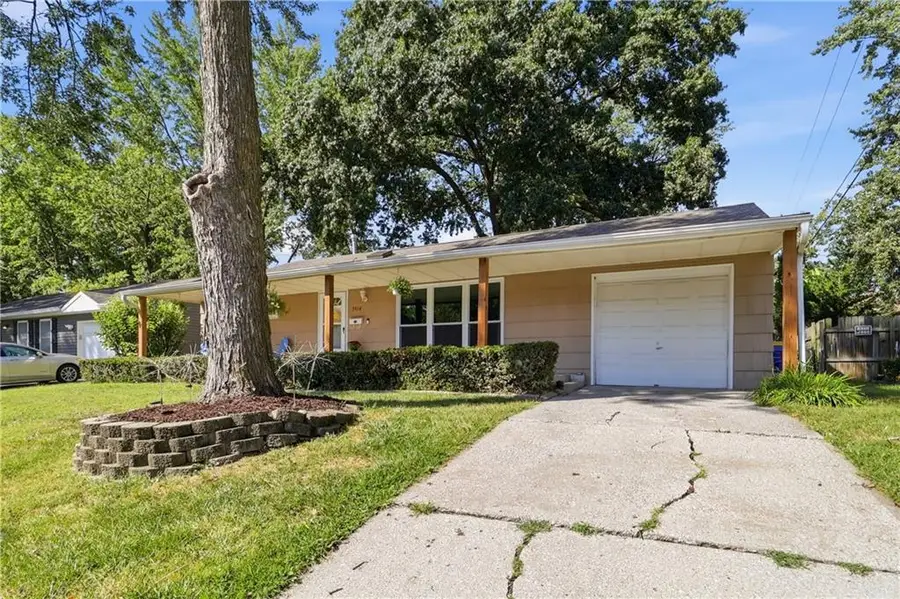 5914 N Park Avenue, Gladstone, MO 64118 - #3