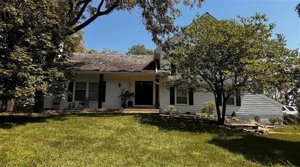 20734 Pebble Lane, Lenexa, KS 66220