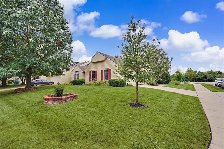 5933 Longleaf Circle, Lawrence, KS 66049 - #2