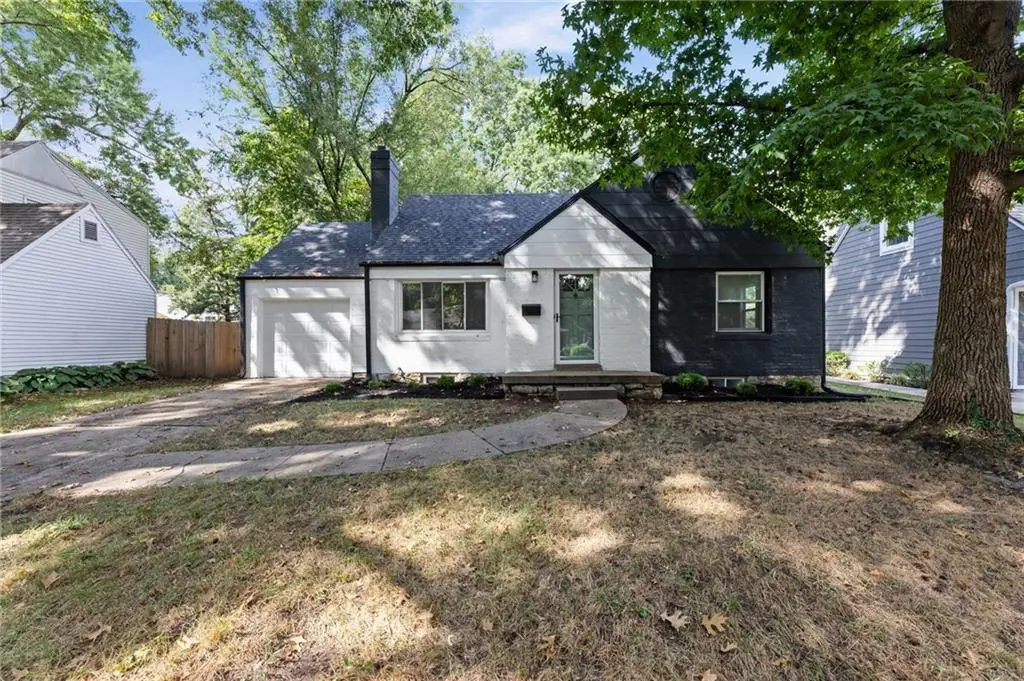 4916 W 57th Terrace, Roeland Park, KS 66205 - #1