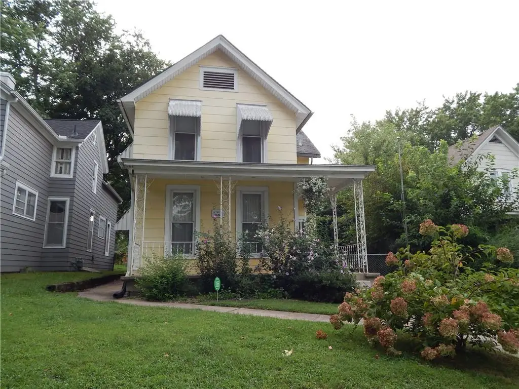 910 Columbia Avenue, Leavenworth, KS 66048 - #1