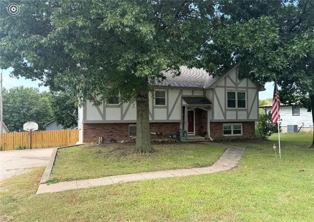 110 S Village Street, Tonganoxie, KS 66086 - #1