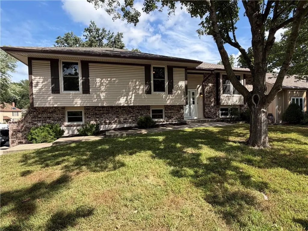 5829 N Norton Avenue, Gladstone, MO 64119 - #1