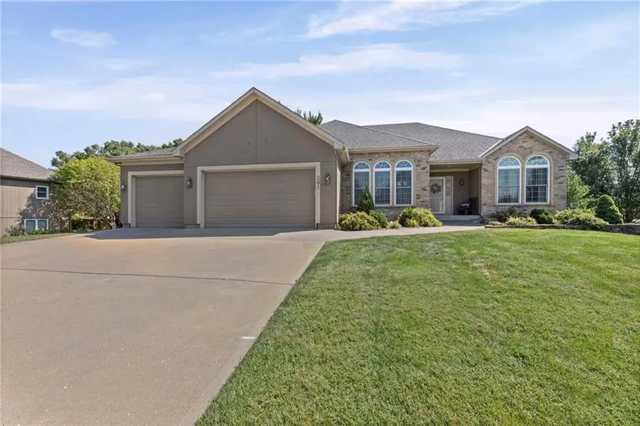 201 E Peach Tree Lane, Gardner, KS 66030 - #2