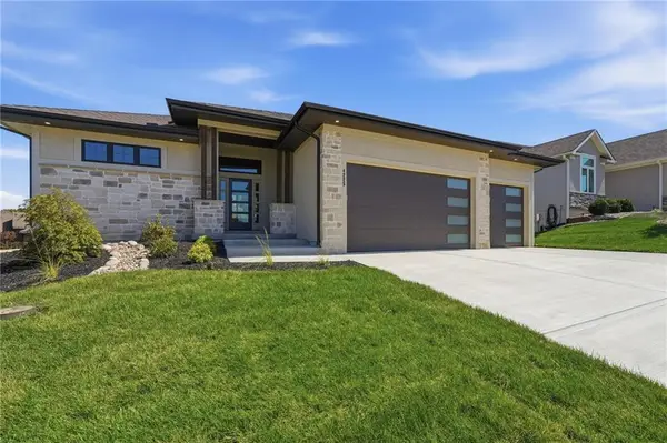 4225 NE Overbrook Drive, Lee's Summit, MO 64064
