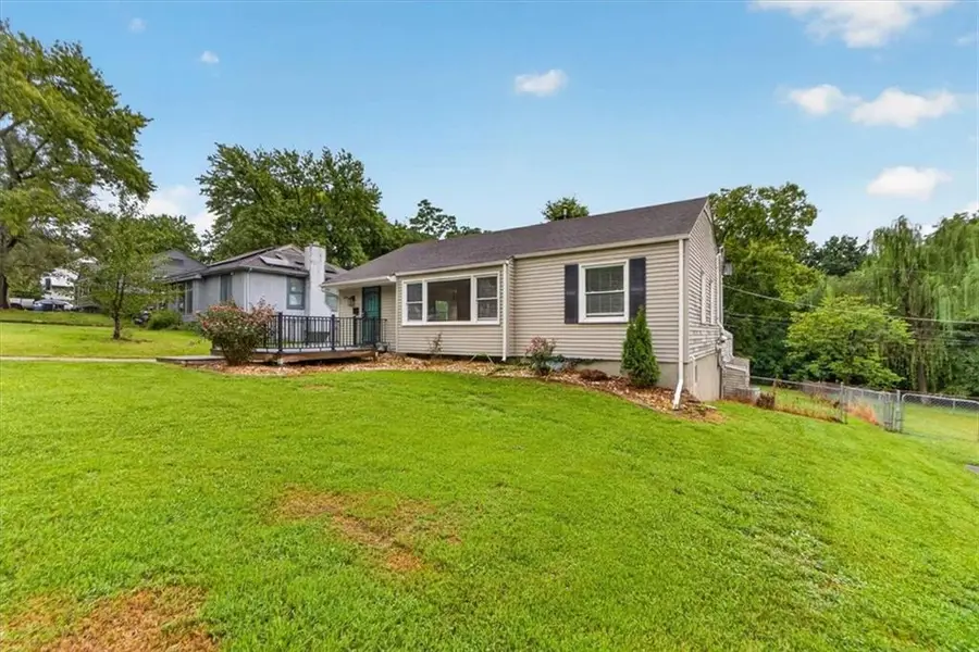 809 E 83rd Street, Kansas City, MO 64131 - #3