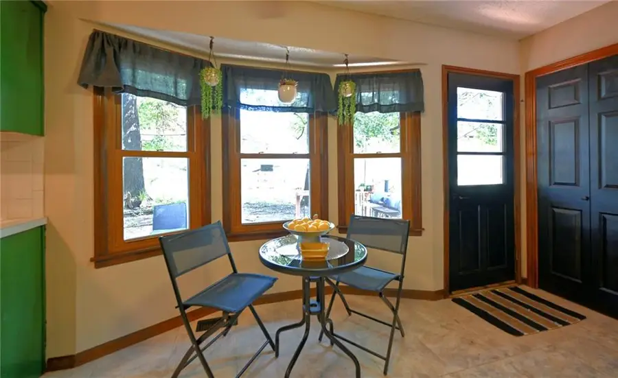 5527 Westgate Street, Shawnee, KS 66216 - #3