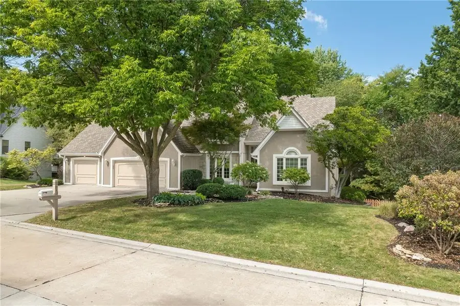 512 Pinewood Drive, Saint Joseph, MO 64506 - #3