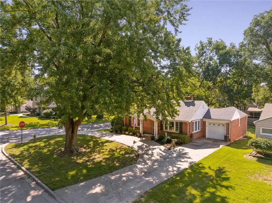 4301 W 62nd Terrace, Fairway, KS 66205 - #2