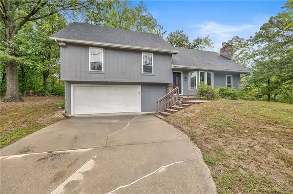 5409 NW Fox Hill Road, Parkville, MO 64152