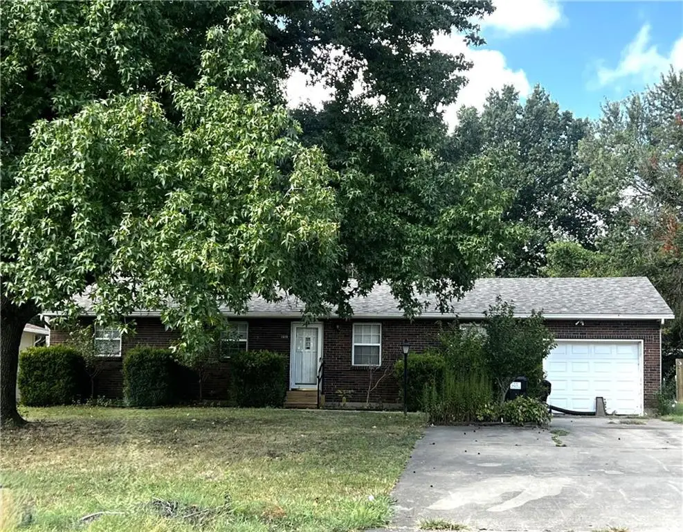 1809 N Washington Street, Nevada, MO 64772 - #1