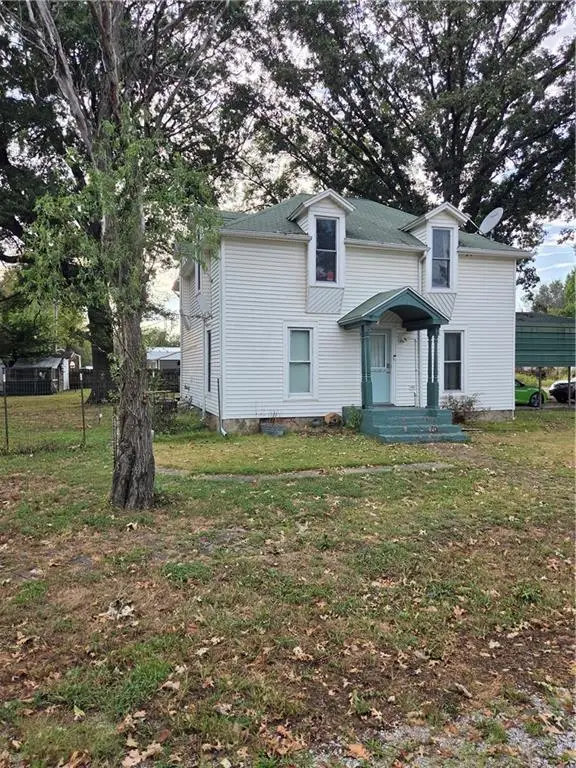111 N 5th Street, Deepwater, MO 64740