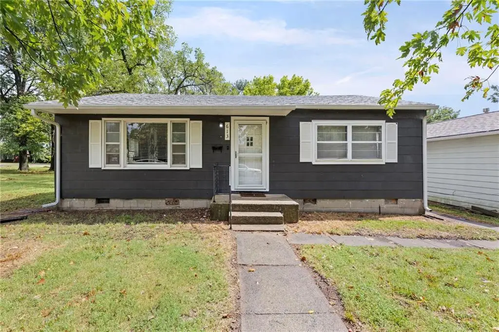 613 N Ohio Street, Iola, KS 66749 - #1
