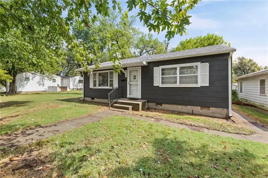 613 N Ohio Street, Iola, KS 66749 - #2