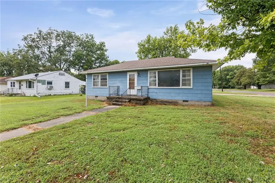 624 N Vermont Street, Iola, KS 66749 - #3