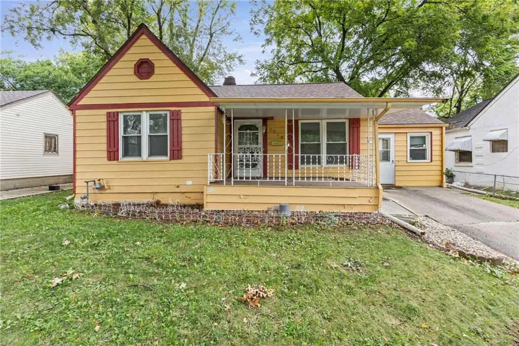 6318 Bellefontaine Avenue, Kansas City, MO 64132 - #1