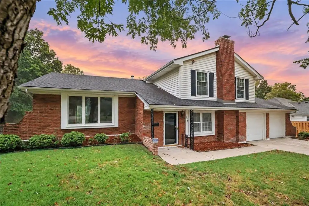 9915 Belleview Avenue, Kansas City, MO 64114 - #1
