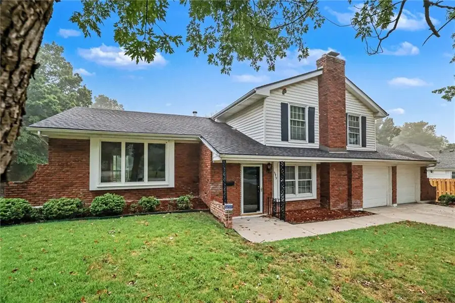 9915 Belleview Avenue, Kansas City, MO 64114 - #2