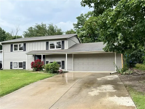 1518 Davis Road, Lawrence, KS 66046