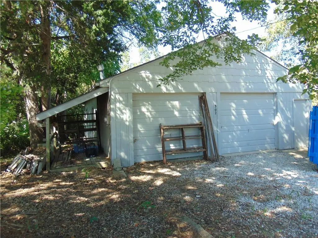 302 W Chestnut Street, Harrisonville, MO 64701 - #1