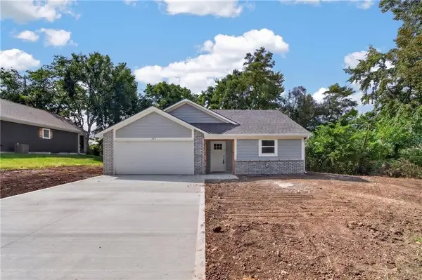 301 W 18th Street, Higginsville, MO 64037