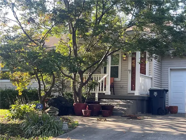 107 W Navajo Lane, Kansas City, MO 64114