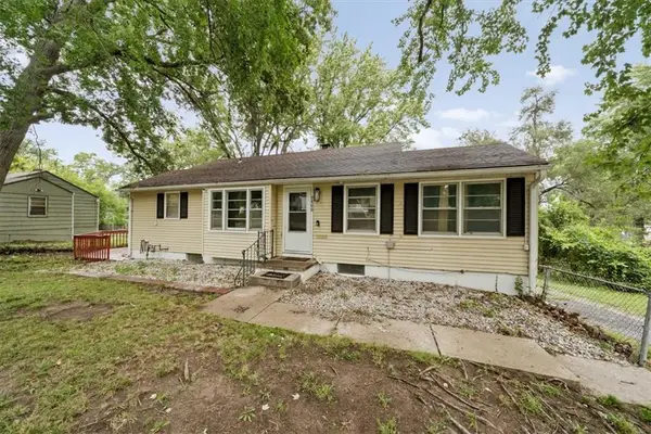 9800 Plymouth Lane, Raytown, MO 64133