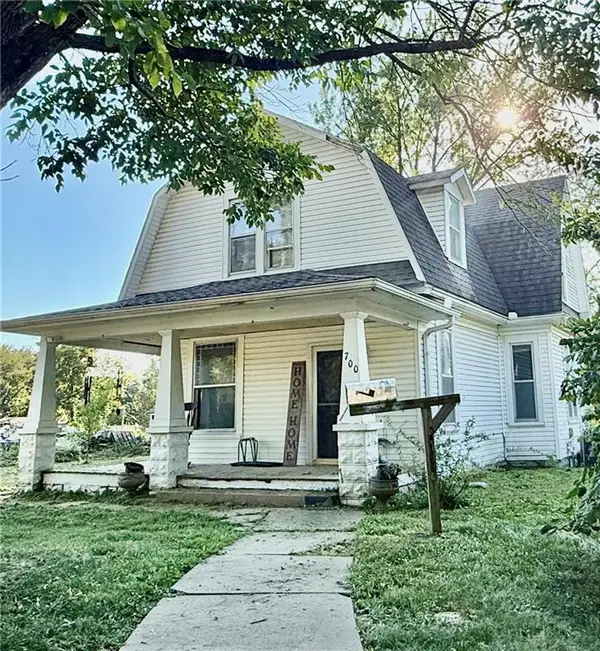 700 West Street, Sweet Springs, MO 65351