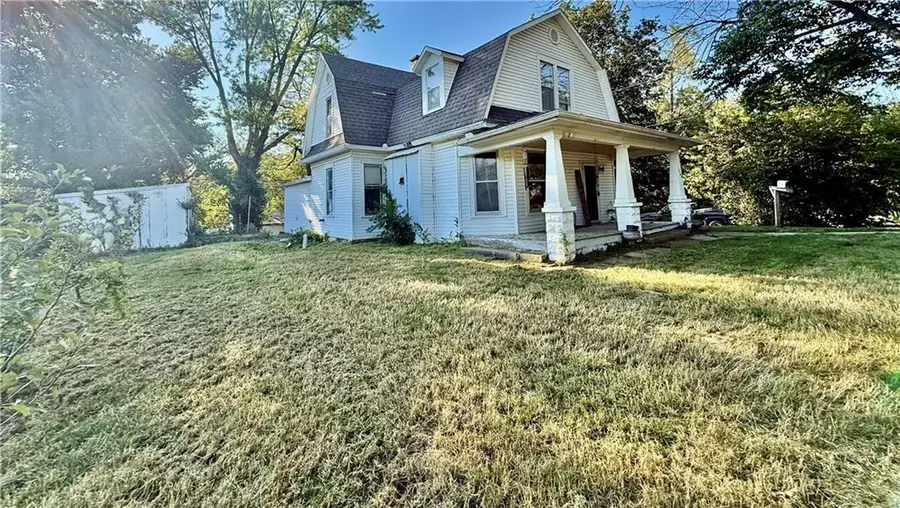 700 West Street, Sweet Springs, MO 65351 - #2
