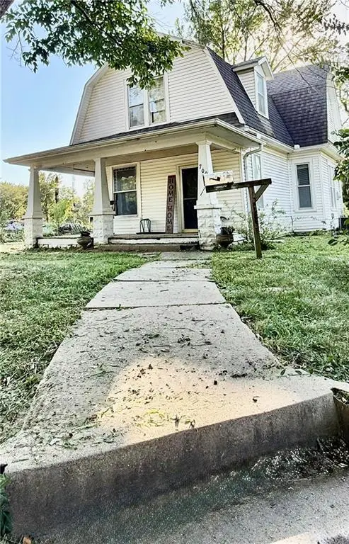 700 West Street, Sweet Springs, MO 65351 - #3