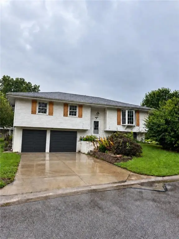 324 Highland Road, Lansing, KS 66043