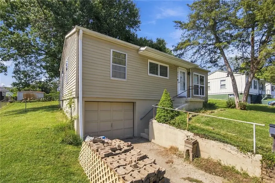 316 N Geronimo Drive, Independence, MO 64056 - #3
