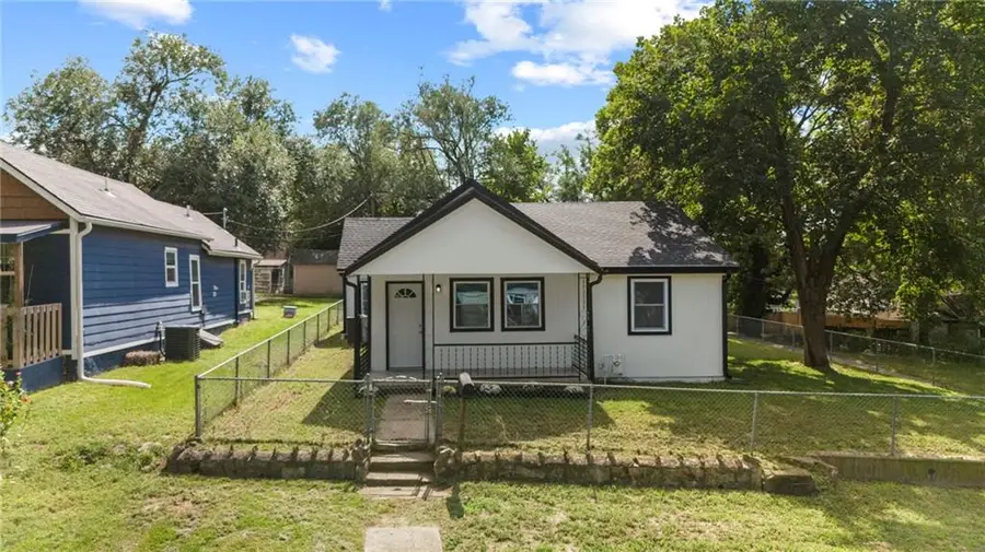 817 Pawnee Street, Leavenworth, KS 66048 - #2
