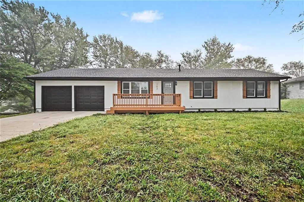 102 O E Avenue, Excelsior Springs, MO 64024 - #1