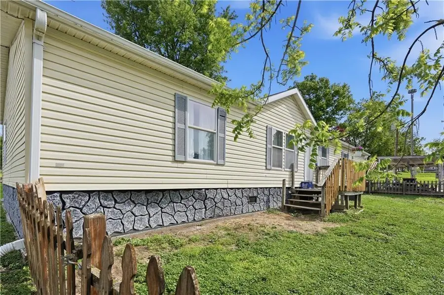 806 West Street, Stewartsville, MO 64490 - #3