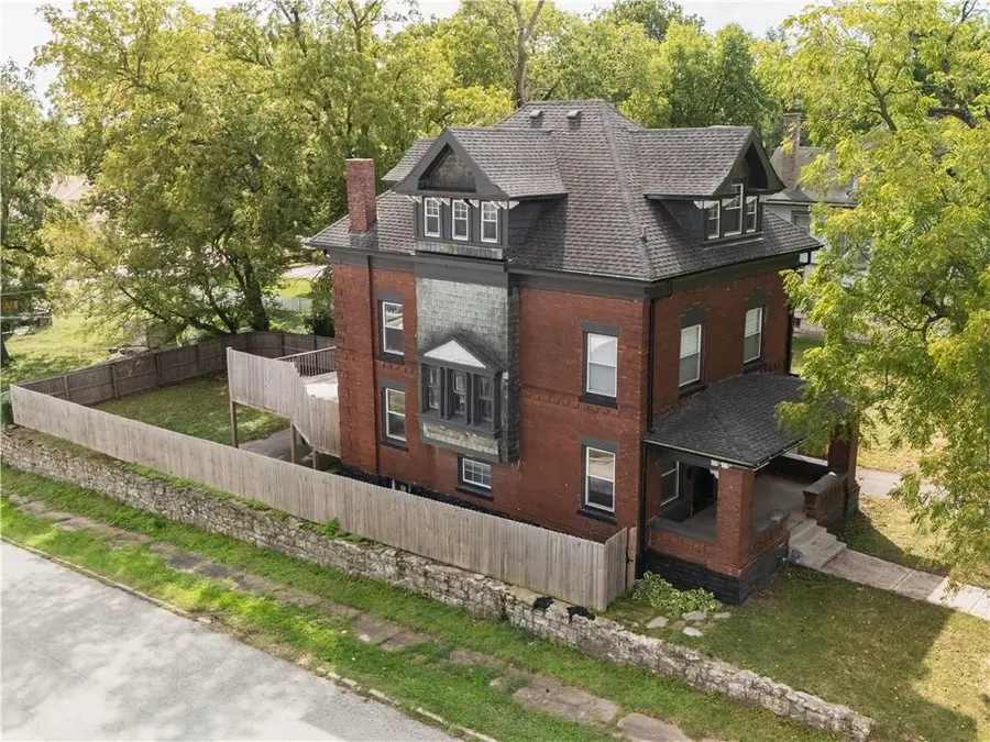 2801 Forest Avenue, Kansas City, MO 64109 - #2