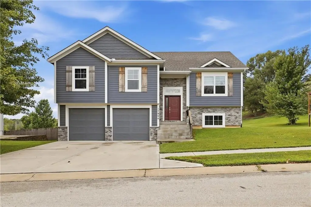 17904 Sunset Drive, Weston, MO 64098 - #1