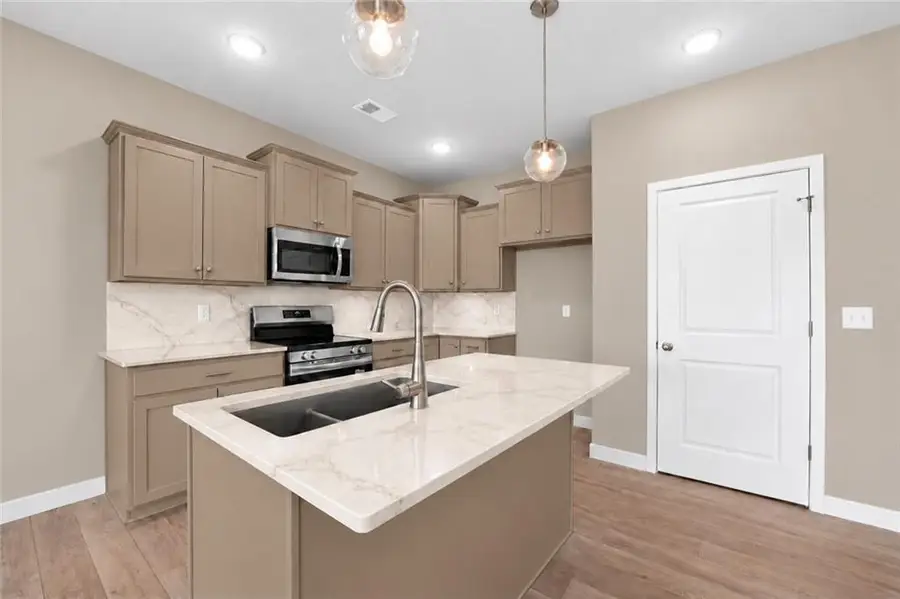 12606 S Parkwood Lane, Lees Summit, MO 64086 - #3