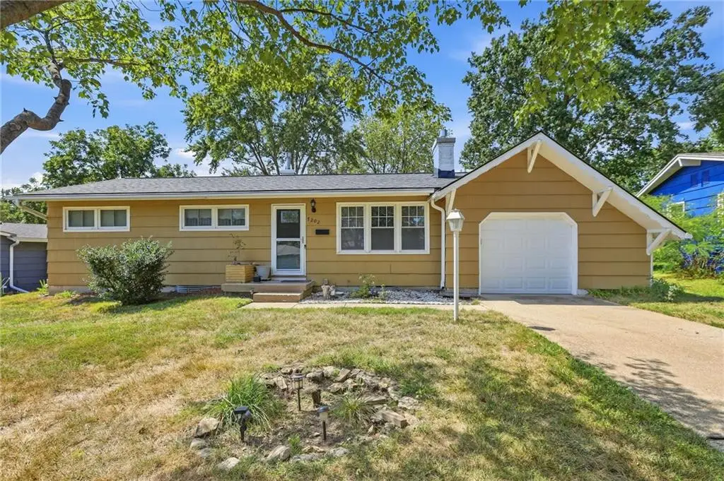 7202 Larsen Street, Shawnee, KS 66203 - #1